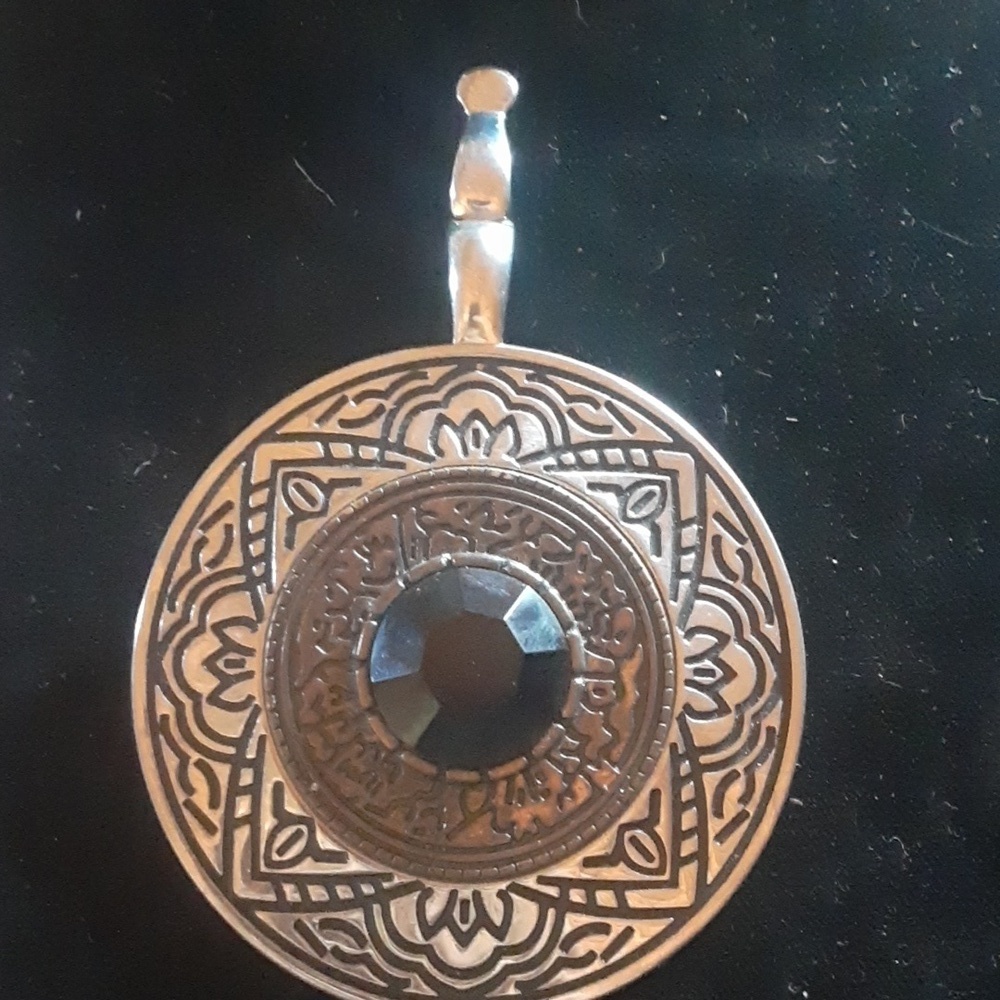 Intricate Black and Silver Tone Pendant - Picture 3 of 6